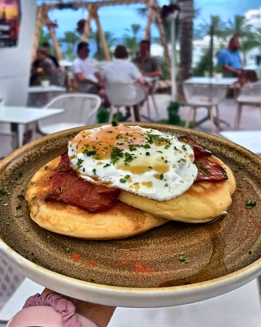 Pancakes salados con huevo y bacon